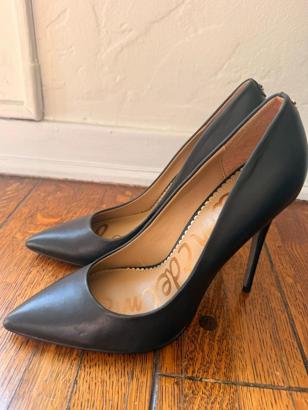 Classic Black Pointed-Toe Stiletto Pumps - Picture 1 of 6